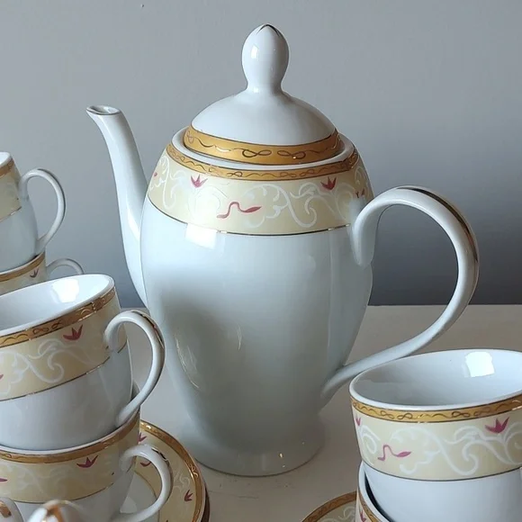 Tea Set Bundle Including 8 Cups With Matching Saucers - Picture 6 of 11